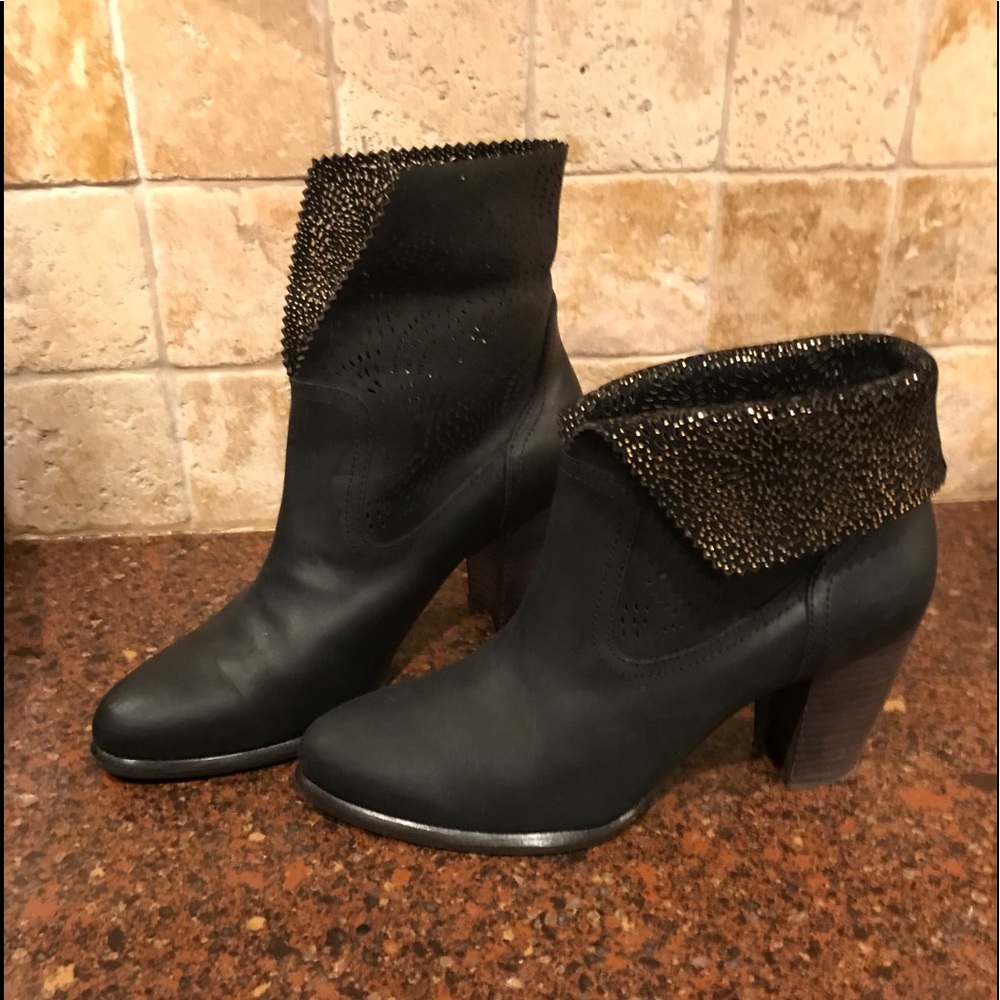 UGG Thames Seaweed Perf Boots